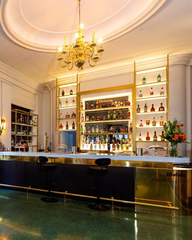Barra Hernán Cortez - Zona de aperitivos y cocktails en restaurante Madrid